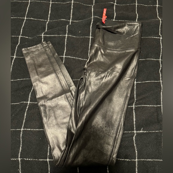 Black Spanx faux leather leggings - Picture 1 of 1